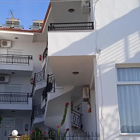 Chrissa Apartmanhotel